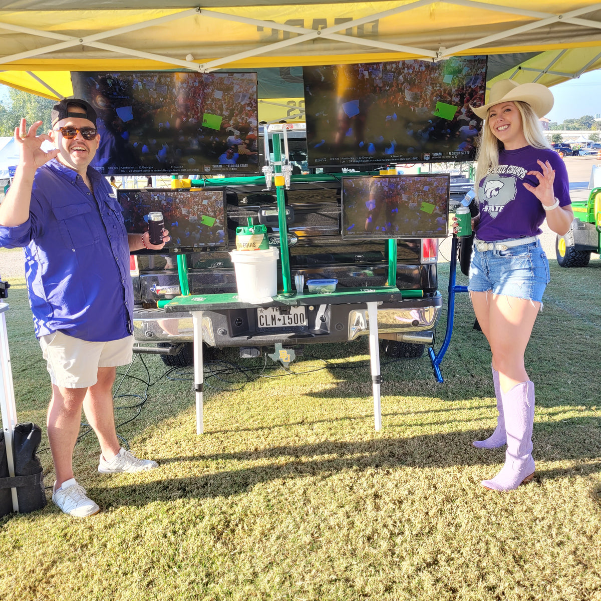 Wildcats prowling around @BearsSquared tailgate!  